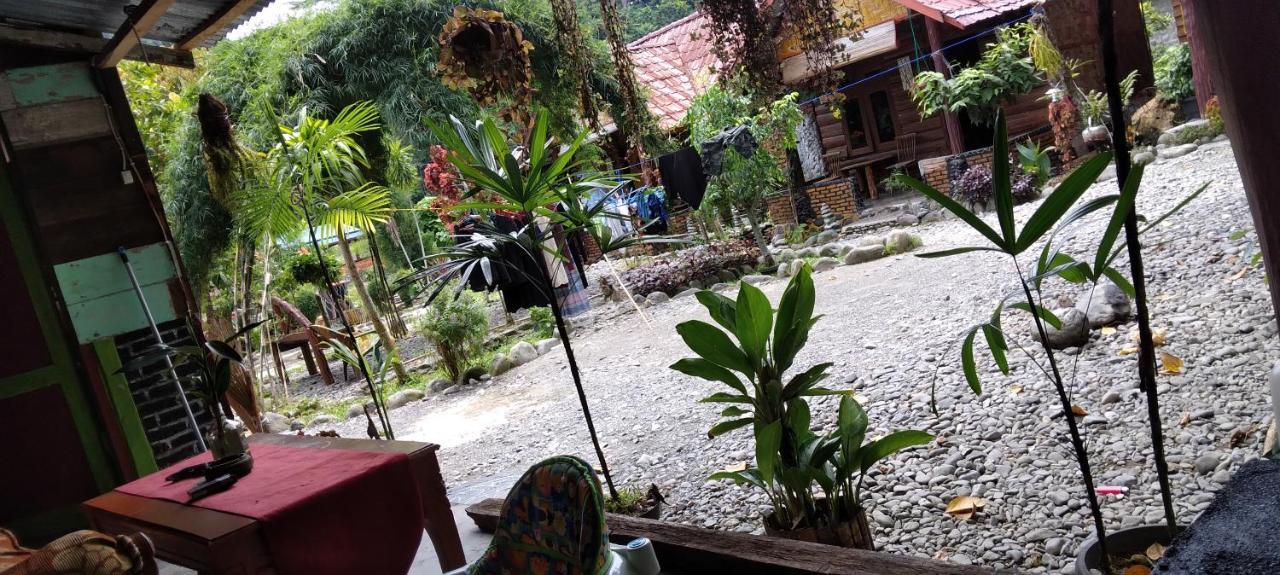 Lucky Bamboo'Bungalows-Resto And Orangutan Jungle Trekking Tours Букит-Лаванг Экстерьер фото