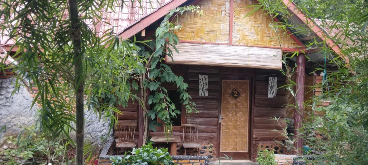 Lucky Bamboo'Bungalows-Resto And Orangutan Jungle Trekking Tours Букит-Лаванг Экстерьер фото