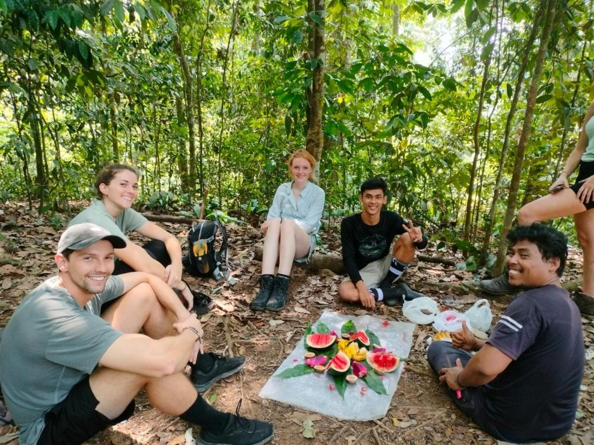 Lucky Bamboo'Bungalows-Resto And Orangutan Jungle Trekking Tours Букит-Лаванг Экстерьер фото