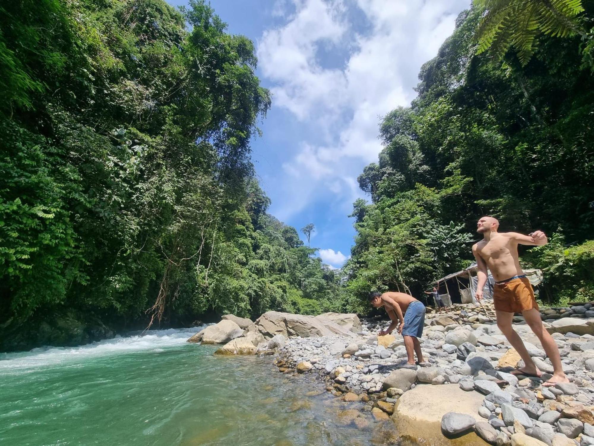 Lucky Bamboo'Bungalows-Resto And Orangutan Jungle Trekking Tours Букит-Лаванг Экстерьер фото