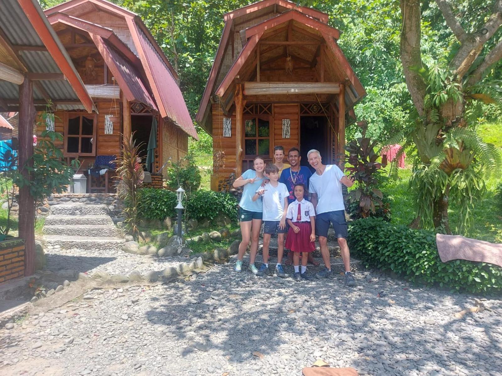 Lucky Bamboo'Bungalows-Resto And Orangutan Jungle Trekking Tours Букит-Лаванг Экстерьер фото