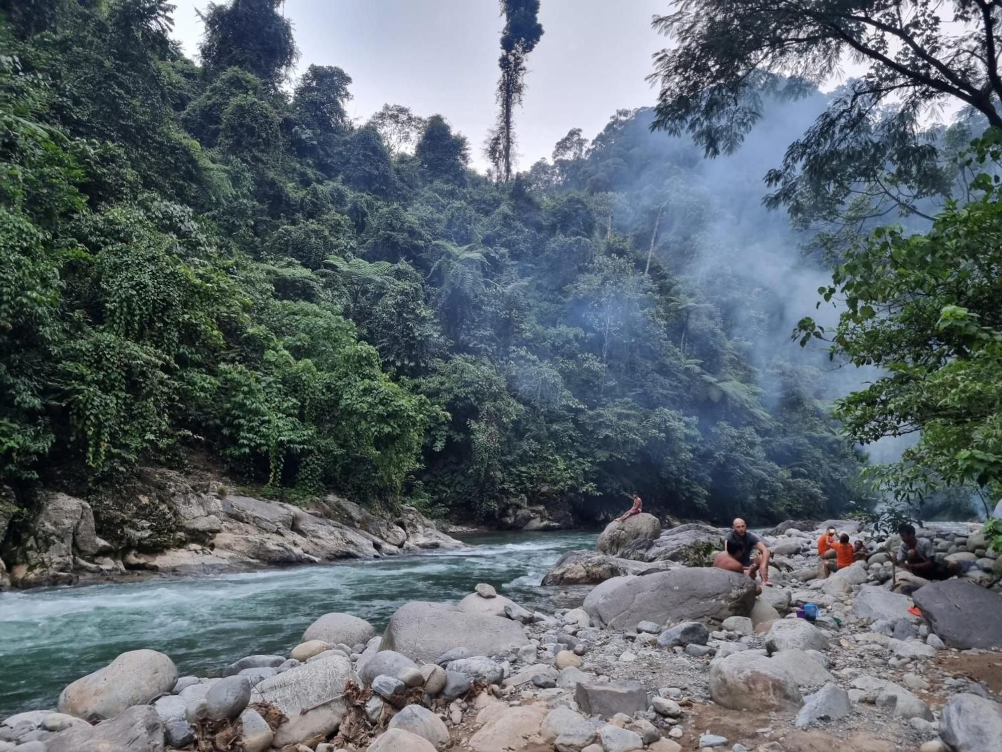 Lucky Bamboo'Bungalows-Resto And Orangutan Jungle Trekking Tours Букит-Лаванг Экстерьер фото