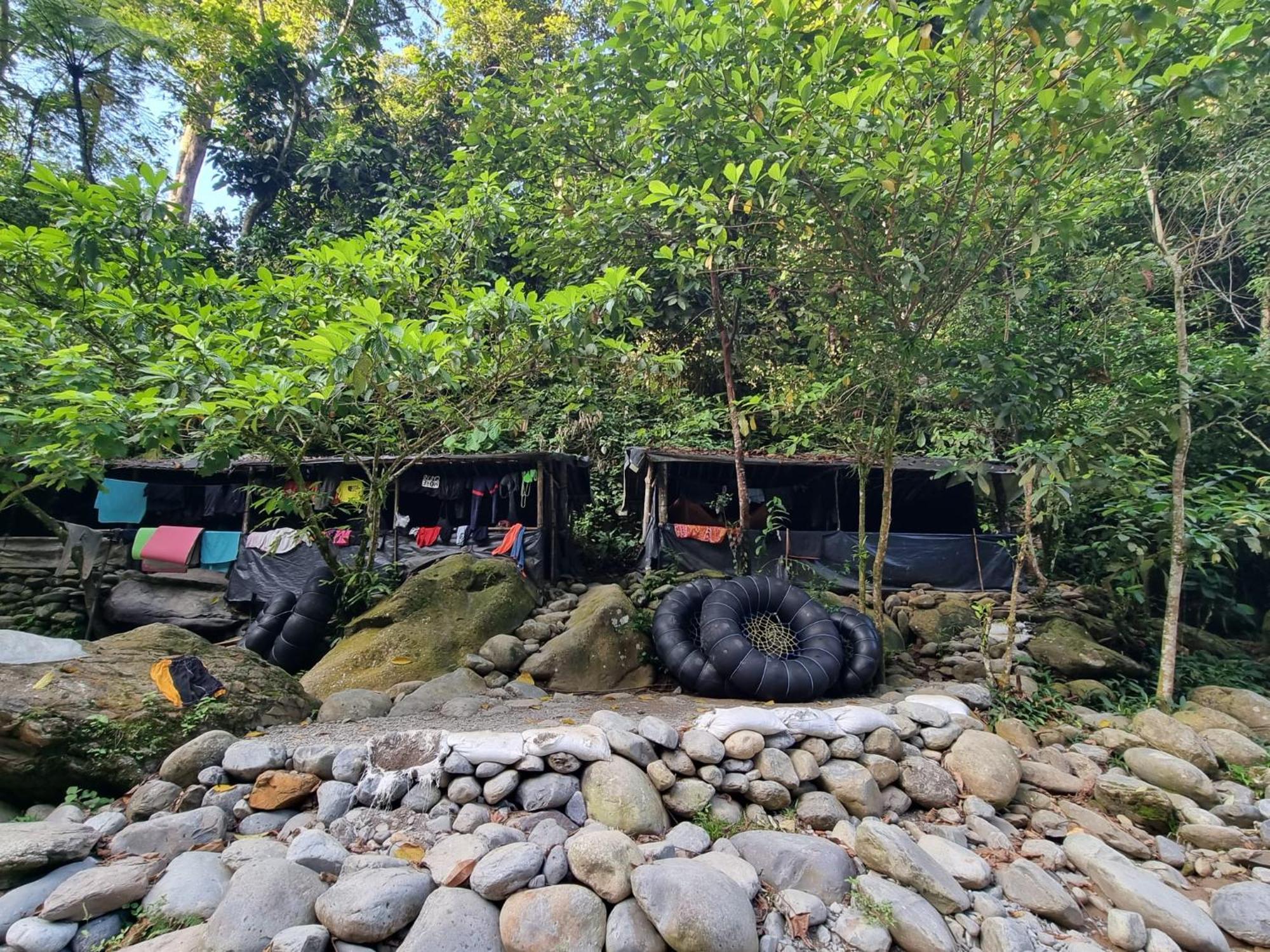 Lucky Bamboo'Bungalows-Resto And Orangutan Jungle Trekking Tours Букит-Лаванг Экстерьер фото