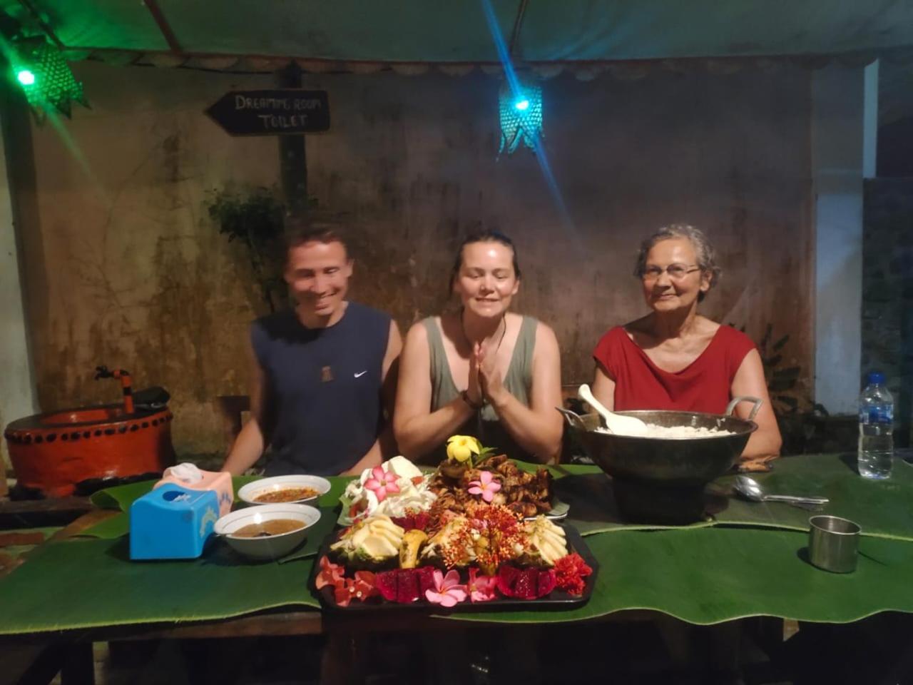 Lucky Bamboo'Bungalows-Resto And Orangutan Jungle Trekking Tours Букит-Лаванг Экстерьер фото