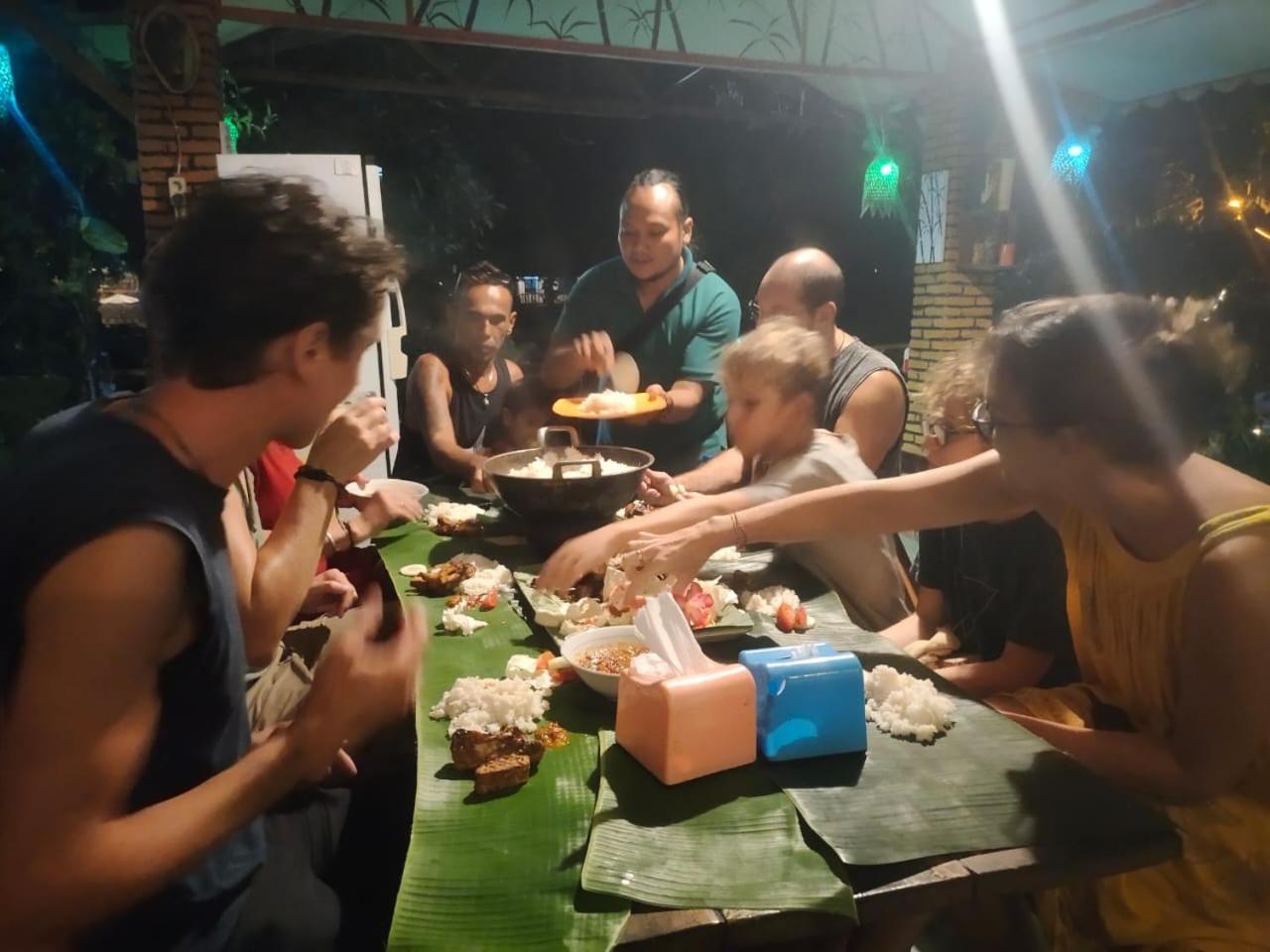 Lucky Bamboo'Bungalows-Resto And Orangutan Jungle Trekking Tours Букит-Лаванг Экстерьер фото