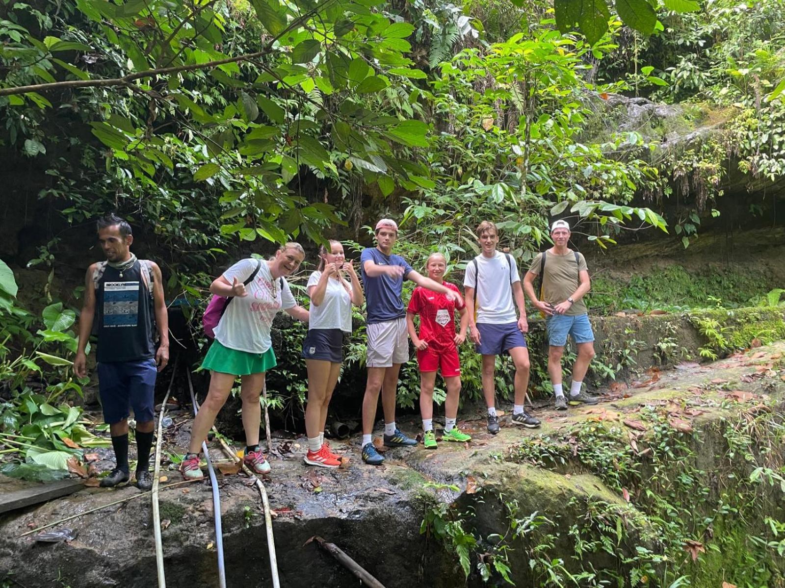 Lucky Bamboo'Bungalows-Resto And Orangutan Jungle Trekking Tours Букит-Лаванг Экстерьер фото